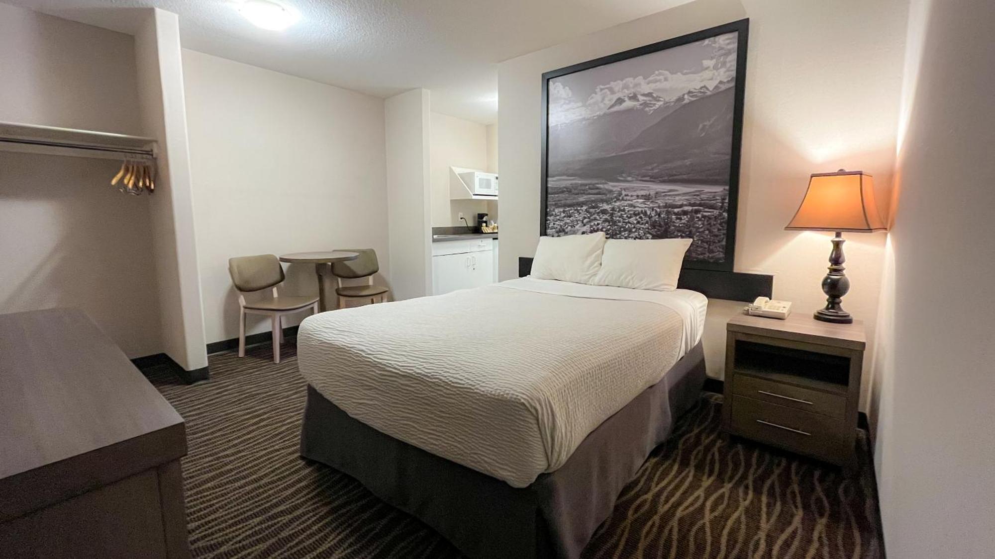 Super 8 by Wyndham Revelstoke BC Motel Eksteriør bilde
